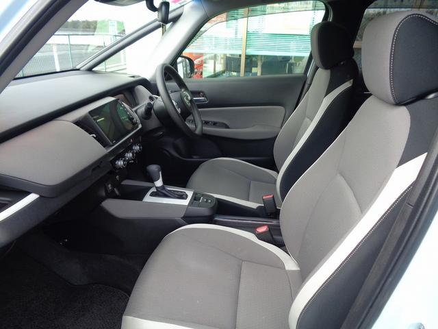 フィット ｅ：ＨＥＶクロスター　車検整備付　衝突軽減ブレーキ　前後誤発進抑制　純正９インチメモリ－ナＴＶ　バックカメラ　スマ－トキ－Ｐスタ－ト　電動パ－キング　クル－ズコントロ－ル　ＬＥＤライト　カ－テンエアバック　コ－ナ－センサ－（15枚目）