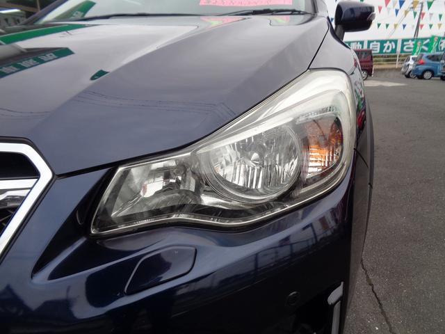 ＨＩＤヘッドライトは白く明るい光で夜間走行の安心感が高まります