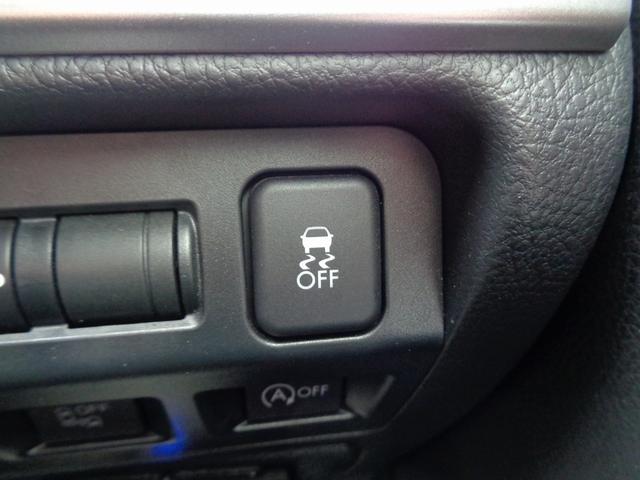 急ハンドルや滑りやすい路面でのコーナリング時に横滑りが発生した場合ブレーキとエンジン出力を自動的にコントロールして車両安定性を確保します。発進、加速時にタイヤの空転を抑えアクセル操作を容易にします