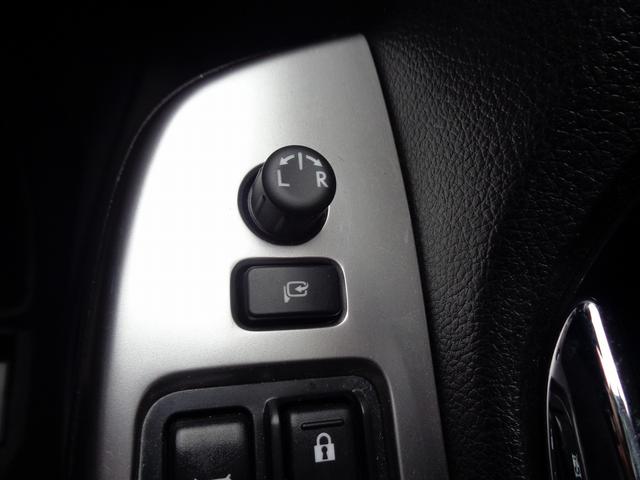車内からドアミラーの角度調整や開閉ができます