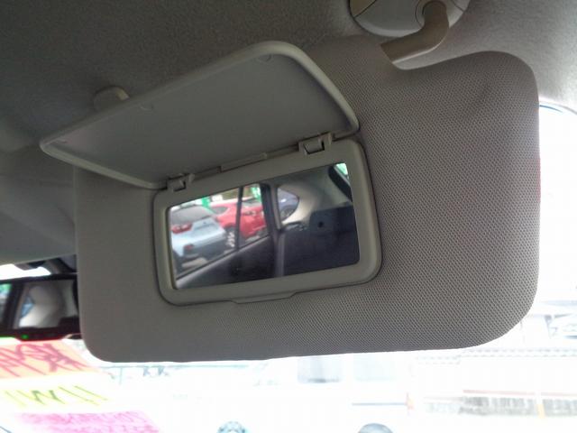 お化粧直しなど、あると便利なバニティミラーです