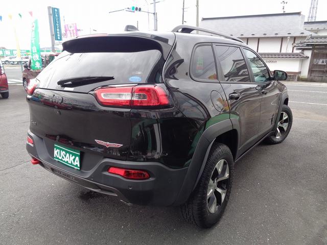 ジープ・チェロキー トレイルホーク　車検整備付　４ＷＤ　衝突軽減ブレーキ　純正メモリーナビ地デジＴＶ　バックカメラ　ハ－フレザ－シ－ト（2枚目）
