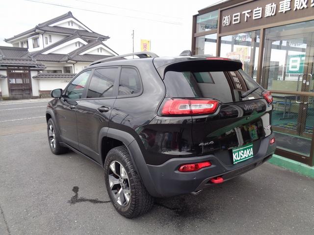 ジープ・チェロキー トレイルホーク　車検整備付　４ＷＤ　衝突軽減ブレーキ　純正メモリーナビ地デジＴＶ　バックカメラ　ハ－フレザ－シ－ト（5枚目）