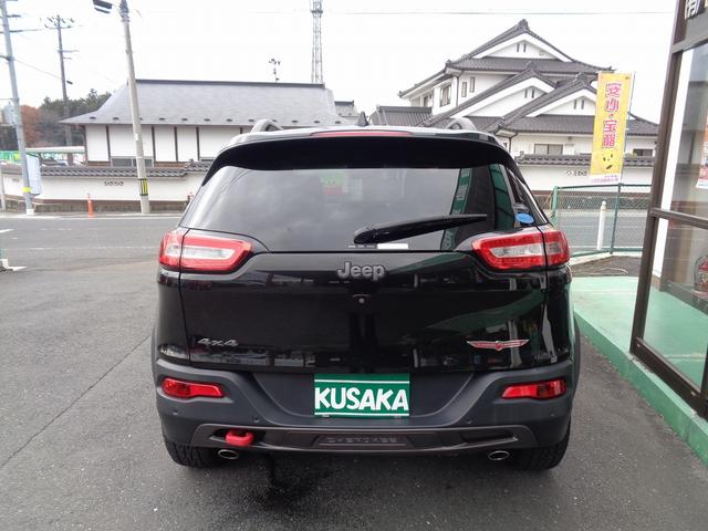 ジープ・チェロキー トレイルホーク　車検整備付　４ＷＤ　衝突軽減ブレーキ　純正メモリーナビ地デジＴＶ　バックカメラ　ハ－フレザ－シ－ト（6枚目）