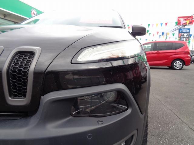 ジープ・チェロキー トレイルホーク　車検整備付　４ＷＤ　衝突軽減ブレーキ　純正メモリーナビ地デジＴＶ　バックカメラ　ハ－フレザ－シ－ト（10枚目）