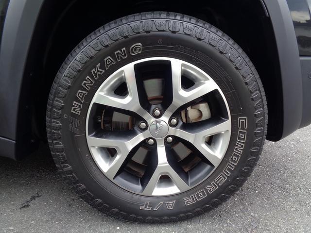 ジープ・チェロキー トレイルホーク　車検整備付　４ＷＤ　衝突軽減ブレーキ　純正メモリーナビ地デジＴＶ　バックカメラ　ハ－フレザ－シ－ト（14枚目）