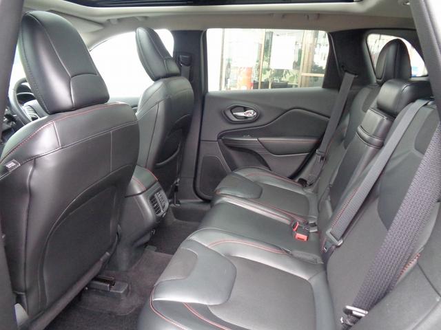 ジープ・チェロキー トレイルホーク　車検整備付　４ＷＤ　衝突軽減ブレーキ　純正メモリーナビ地デジＴＶ　バックカメラ　ハ－フレザ－シ－ト（24枚目）