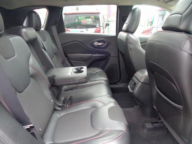 ジープ・チェロキー トレイルホーク　車検整備付　４ＷＤ　衝突軽減ブレーキ　純正メモリーナビ地デジＴＶ　バックカメラ　ハ－フレザ－シ－ト（25枚目）