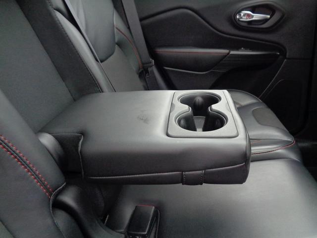 ジープ・チェロキー トレイルホーク　車検整備付　４ＷＤ　衝突軽減ブレーキ　純正メモリーナビ地デジＴＶ　バックカメラ　ハ－フレザ－シ－ト（26枚目）