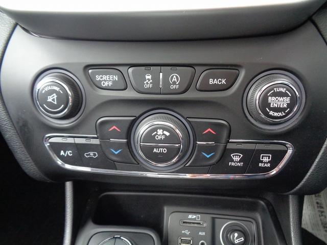 ジープ・チェロキー トレイルホーク　車検整備付　４ＷＤ　衝突軽減ブレーキ　純正メモリーナビ地デジＴＶ　バックカメラ　ハ－フレザ－シ－ト（39枚目）