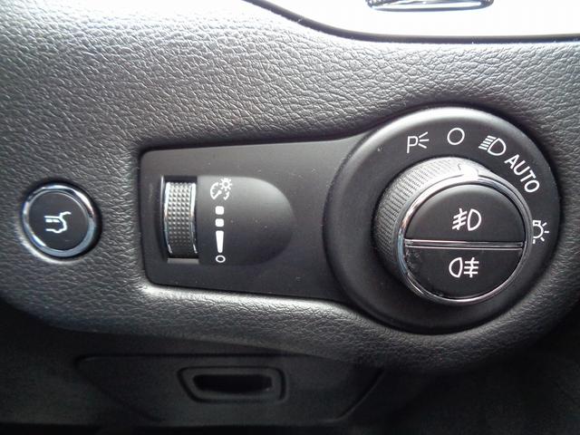 ジープ・チェロキー トレイルホーク　車検整備付　４ＷＤ　衝突軽減ブレーキ　純正メモリーナビ地デジＴＶ　バックカメラ　ハ－フレザ－シ－ト（48枚目）