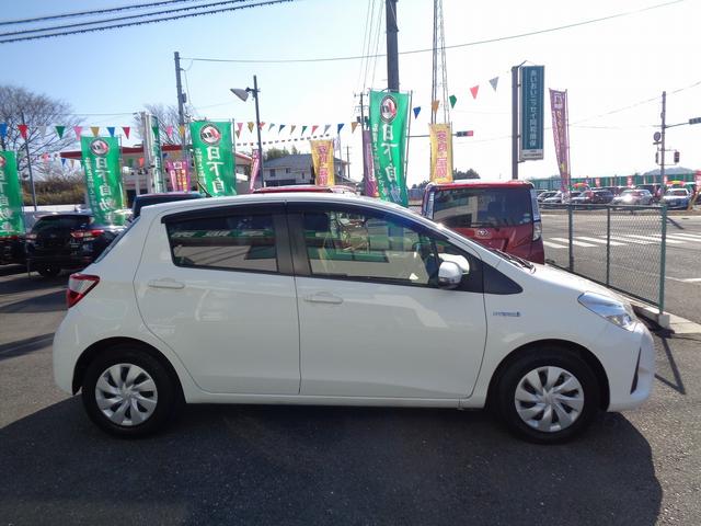 ヴィッツ Ｆ　車検整備付　衝突軽減ブレーキ　前後誤発進抑制　ＣＤ　キーレス　ＥＴＣ　フルオートＡＣ　オートライト　オートハイビーム　横滑り防止　コーナーセンサー　ワイパーディアイサー　ウィンカ－付き電格ドアミラ－（7枚目）