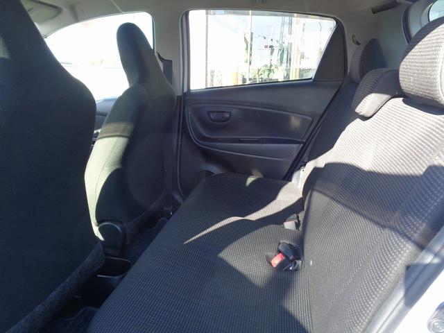 ヴィッツ Ｆ　車検整備付　衝突軽減ブレーキ　前後誤発進抑制　ＣＤ　キーレス　ＥＴＣ　フルオートＡＣ　オートライト　オートハイビーム　横滑り防止　コーナーセンサー　ワイパーディアイサー　ウィンカ－付き電格ドアミラ－（19枚目）