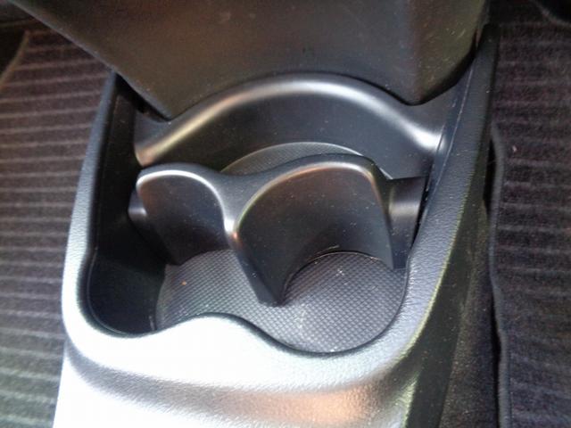 ヴィッツ Ｆ　車検整備付　衝突軽減ブレーキ　前後誤発進抑制　ＣＤ　キーレス　ＥＴＣ　フルオートＡＣ　オートライト　オートハイビーム　横滑り防止　コーナーセンサー　ワイパーディアイサー　ウィンカ－付き電格ドアミラ－（42枚目）