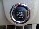 スマートキーを携帯していればブレーキを踏みながらボタンを押すだけでエンジン始動ができます