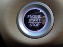 スマートキーを携帯していればブレーキを踏みながらボタンを押すだけでエンジン始動ができます