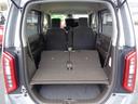 リアシートを倒すと広い荷室になります
