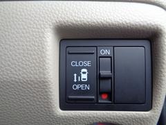ワンタッチで開閉可能なので、荷物を抱えながらも乗り降りが快適です 3