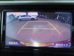 バックモニターで後方の障害物などを確認できるので安心です 2