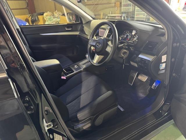 レガシィB4 2.5i ユーザー買取車 車検R8 12月まで 4WD 社外17インチアルミ ETC(6枚目)