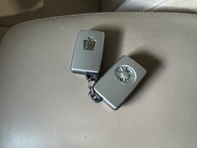 クラウン ロイヤルサルーン　ユーザー買取車　車検Ｒ８　６月末まで　地デジ　バックカメラ　運転席パワーシート　純正アルミ　スペアキー（12枚目）