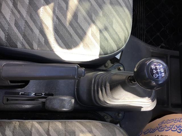 ハイゼットトラック 　４ＷＤ　５速マニュアル　エアコン　安全ボディ（28枚目）