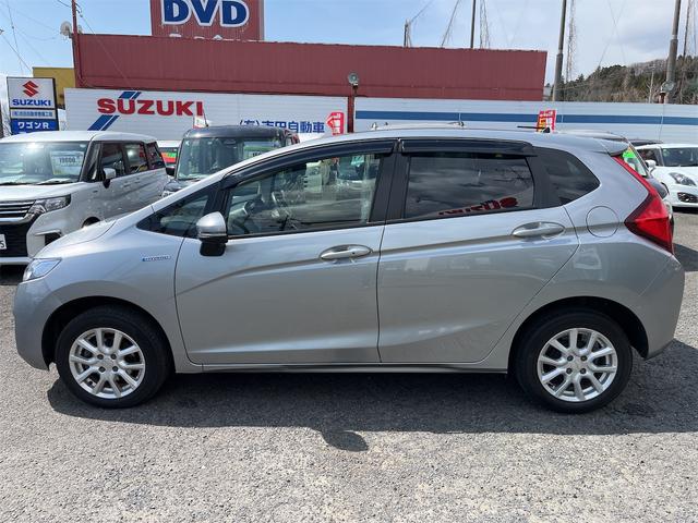 フィットハイブリッド Lパッケージ 4WD ハイブリット Lパッケージ アイドリングストップ キーレスエントリー スマートキー プッシュスタート ナビ ETC フロントドライブレコーダー バックカメラ(9枚目)