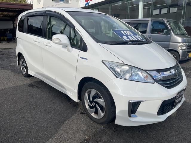 フリードハイブリッド ハイブリッド プレミアムエディション ハイブリッドプレミアムエディション CVT アイドリングストップ キーレスエントリー スマートキー 両側電動スライドドア ナビ バックカメラ 前方ドライブレコーダー フリップダウンモニター(4枚目)