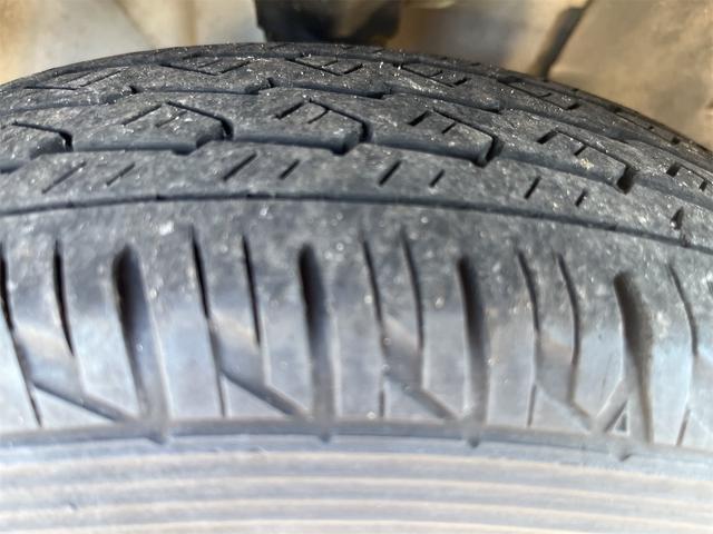 左前タイヤ