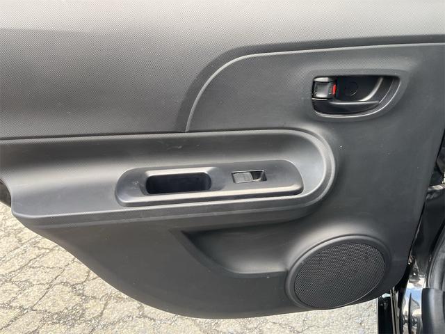 アクア Ｓ　Ｓ　ＣＶＴ　アイドリングストップ　キーレスエントリー　ナビ　ＥＴＣ　バックカメラ　ＡＢＳ　ハイブリッド　オートエアコン（21枚目）