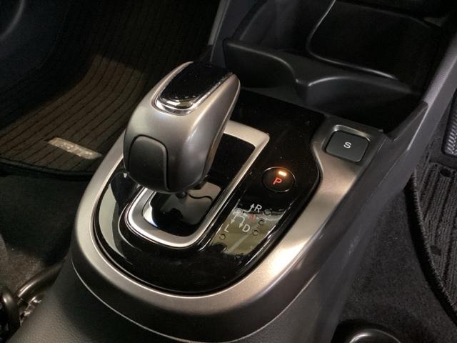 フィットハイブリッド Ｓホンダセンシング　光触媒抗菌消臭施工済　エンジンスターター　ナビ　ドラレコ前後　ＥＴＣ　スマートキー・プッシュスタート　盗難防止システム　地デジＴＶ　ＤＶＤ再生　ドライブレコーダ　クルーズコントロール　Ｂカメラ　ＡＡＣ（7枚目）