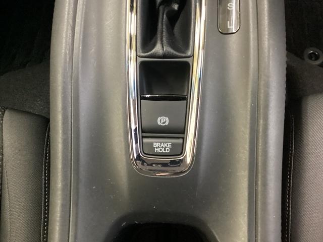 ヴェゼル Ｘ・ホンダセンシング　光触媒抗菌消臭施工済　エンジンスターター　ナビ　シートヒーター　ＥＴＣ　衝突被害軽減ブレーキ　カーテンエアバッグ　パワーステアリング　オートエアコン　キーフリー　４ＷＤ車　パワーウィンドウ　クルコン（8枚目）