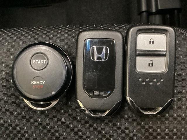 ヴェゼル Ｘ・ホンダセンシング　光触媒抗菌消臭施工済　エンジンスターター　ナビ　シートヒーター　ＥＴＣ　衝突被害軽減ブレーキ　カーテンエアバッグ　パワーステアリング　オートエアコン　キーフリー　４ＷＤ車　パワーウィンドウ　クルコン（13枚目）