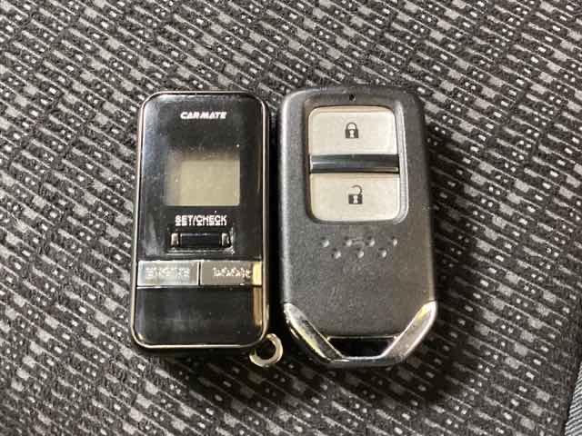フィット １３Ｇ・Ｆパッケージ　光触媒抗菌消臭施工済　ナビ　ＥＴＣ　Ａ－ＳＴＯＰ　スマートエントリー　セキュリティーアラーム　ダブルエアバッグ　横滑防止装置　キ－フリ－　エアバック　エアコン　ＤＶＤ再生　ＰＳ　地デジＴＶ　ＰＷ（13枚目）