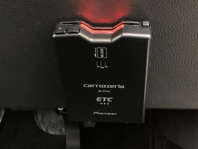 フィット ホーム　光触媒抗菌消臭施工済　障害物センサー　ナビ　ＥＴＣ　助手席エアバッグ　踏み間違い防止　地デジ　ＤＶＤ　Ｂカメラ　サイドエアバック　スマートキー　パワーウインドウ　盗難防止装置　クルコン　オートエアコン（24枚目）