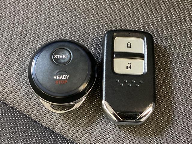 フィット クロスター　リモコンエンジンスターター付　ドライブレコーダー前後装備車　光触媒抗菌消臭施工済　サイドエアバック　Ｄレコ　スマキー　Ｒカメ　フルセグ　アイドリングストップ　クルコン　ＵＳＢ入力　イモビライザー（15枚目）