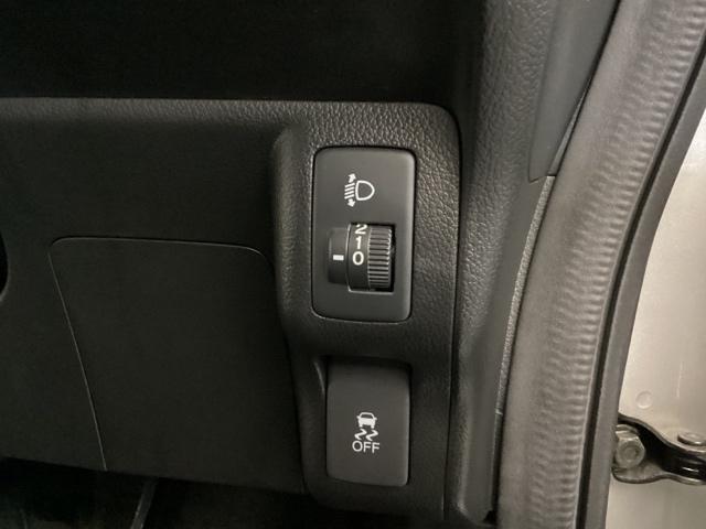 Ｎ－ＢＯＸ ＧＳＳパッケージ　光触媒抗菌消臭施工済　ナビ　ＥＴＣ　両側パワスラドア　スマートキー＆プッシュスタート　アイドルストップ　フルオートエアコン　キーフリー　地デジ　ＥＳＣ　盗難警報装置　ＡＢＳ　ベンチシート　エアバッグ（12枚目）