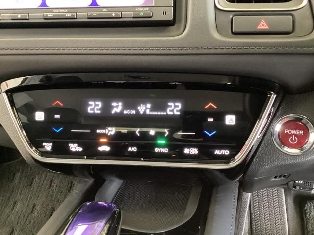 ヴェゼル ハイブリッドＺ・ホンダセンシング　リモコンエンジンスターター付　光触媒抗菌消臭施工済　ナビ　シートヒーター　ＭＴモード　ＥＴＣ　レーダーサポート　ＤＶＤ再生機能　横滑り防止システム　バックアイカメラ　盗難防止装置　フルセ　スマ－トキ－（10枚目）