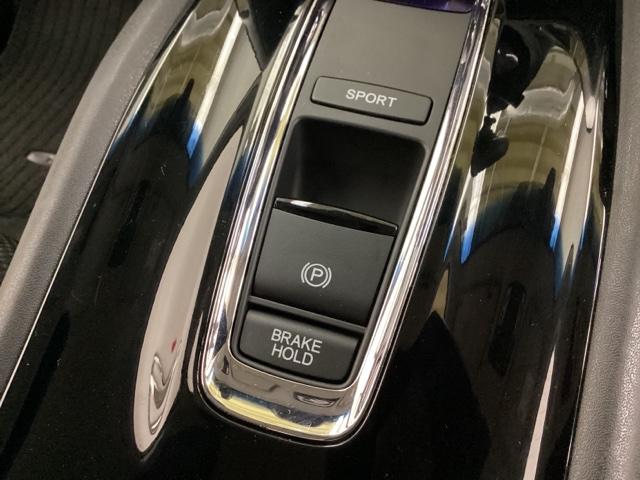 ヴェゼル ハイブリッドＸ　光触媒抗菌消臭施工済　ナビ　シートヒーター　ＭＴモード　ＥＴＣ　盗難防止装置　キーレスエントリー　リヤカメラ　ＵＳＢ接続　エアバッグ　スマキー　地デジ　ＡＡＣ　横滑防止装置　サイドエアバッグ　ＡＢＳ（9枚目）