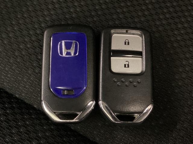 ヴェゼル ハイブリッドＸ　光触媒抗菌消臭施工済　ナビ　シートヒーター　ＭＴモード　ＥＴＣ　盗難防止装置　キーレスエントリー　リヤカメラ　ＵＳＢ接続　エアバッグ　スマキー　地デジ　ＡＡＣ　横滑防止装置　サイドエアバッグ　ＡＢＳ（15枚目）