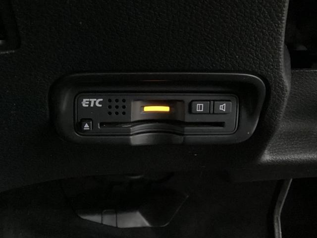 ヴェゼル ハイブリッドＸ　光触媒抗菌消臭施工済　ナビ　シートヒーター　ＭＴモード　ＥＴＣ　盗難防止装置　キーレスエントリー　リヤカメラ　ＵＳＢ接続　エアバッグ　スマキー　地デジ　ＡＡＣ　横滑防止装置　サイドエアバッグ　ＡＢＳ（17枚目）