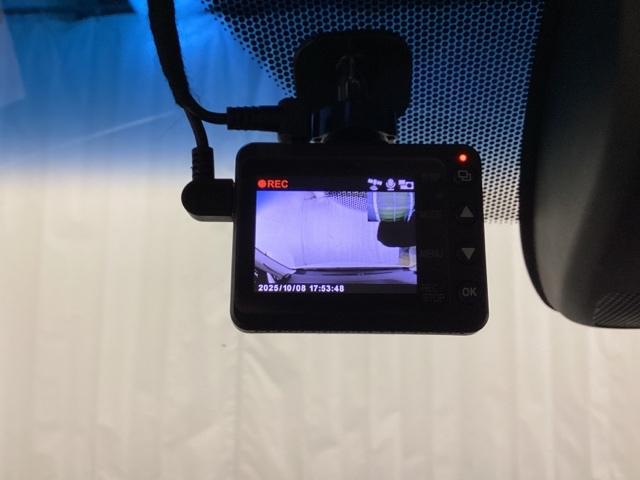 ヴェゼル ハイブリッドＸ　光触媒抗菌消臭施工済　ナビ　シートヒーター　ＭＴモード　ＥＴＣ　盗難防止装置　キーレスエントリー　リヤカメラ　ＵＳＢ接続　エアバッグ　スマキー　地デジ　ＡＡＣ　横滑防止装置　サイドエアバッグ　ＡＢＳ（18枚目）