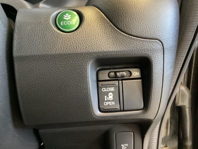 N-BOXカスタム G 光触媒抗菌消臭施工済 ディスプレイオーディオ シートヒーター Bカメラ アイドリングSTOP スマキー 運転席エアバッグ パワーステアリング パワーウィンドウ フルタイム4WD 盗難防止 エアコン(13枚目)