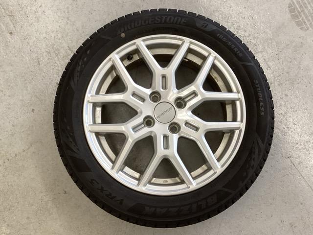 当社にてデモ走行時に装着していたワンシーズン使用の中古スタットレスタイヤ＋ホイール４本セットを用意致しました。（２０２３年製、タイヤ＋ホイールは現状渡し、保証対象外です）