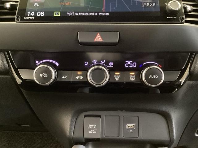 オートエアコンがついてますので、お好みの温度をセットするだけで風の強さや風量を自動で調整します。スイッチやダイヤル類も簡単操作で快適に過ごせます。