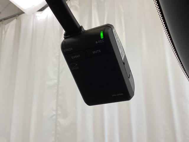 ドライブレコーダーが前方の監視をしてくれます。衝突や急ブレーキなどを感知した場合に、記録された動画が万が一の際に直前の状況を把握する手助けとなります。