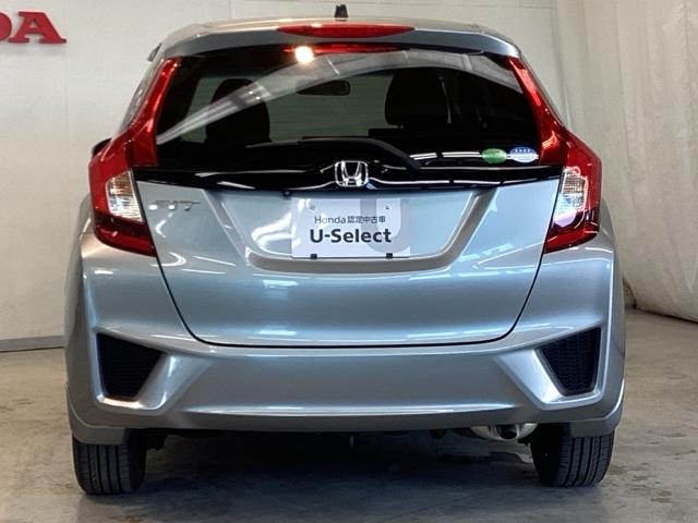 フィット １３Ｇ・Ｆパッケージ　光触媒抗菌消臭施工済　ナビ　ＥＴＣ　ワンセグＴＶ　エコアイドル　キーレスエントリー　スマートキーシステム　横滑り防止　バックモニター　ＤＶＤ再生機能　盗難防止システム　マニュアルエアコン　４ＷＤ（4枚目）