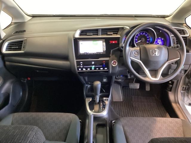 フィット １３Ｇ・Ｆパッケージ　光触媒抗菌消臭施工済　ナビ　ＥＴＣ　ワンセグＴＶ　エコアイドル　キーレスエントリー　スマートキーシステム　横滑り防止　バックモニター　ＤＶＤ再生機能　盗難防止システム　マニュアルエアコン　４ＷＤ（5枚目）