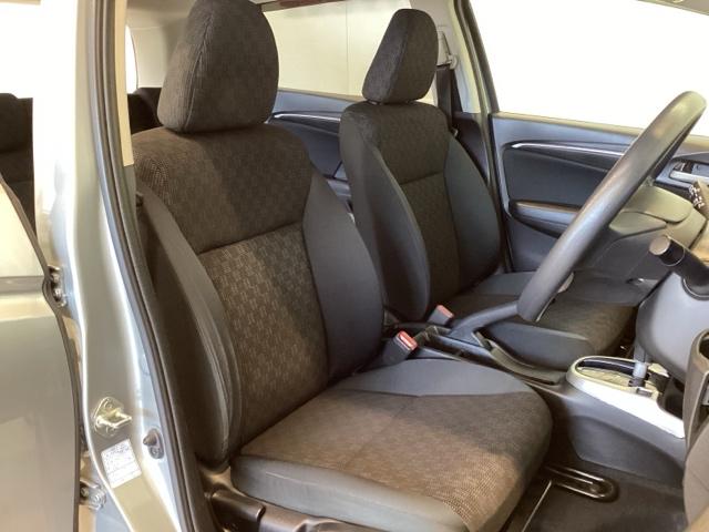 フィット １３Ｇ・Ｆパッケージ　光触媒抗菌消臭施工済　ナビ　ＥＴＣ　ワンセグＴＶ　エコアイドル　キーレスエントリー　スマートキーシステム　横滑り防止　バックモニター　ＤＶＤ再生機能　盗難防止システム　マニュアルエアコン　４ＷＤ（16枚目）