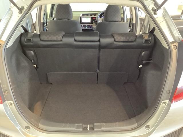 フィット １３Ｇ・Ｆパッケージ　光触媒抗菌消臭施工済　ナビ　ＥＴＣ　ワンセグＴＶ　エコアイドル　キーレスエントリー　スマートキーシステム　横滑り防止　バックモニター　ＤＶＤ再生機能　盗難防止システム　マニュアルエアコン　４ＷＤ（19枚目）